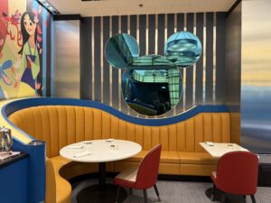 HK Disney park hotel cafe