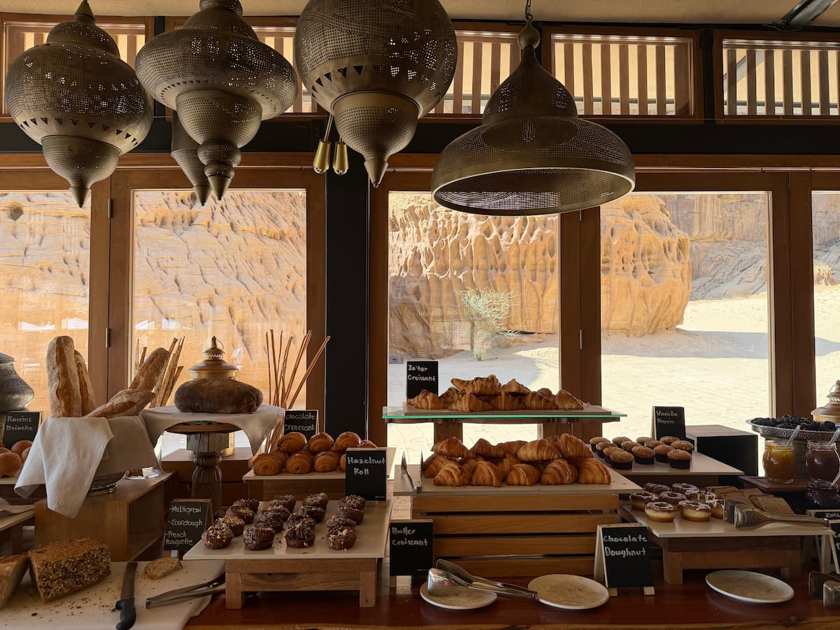 Our Habitas AIUlaの朝食レストラン1