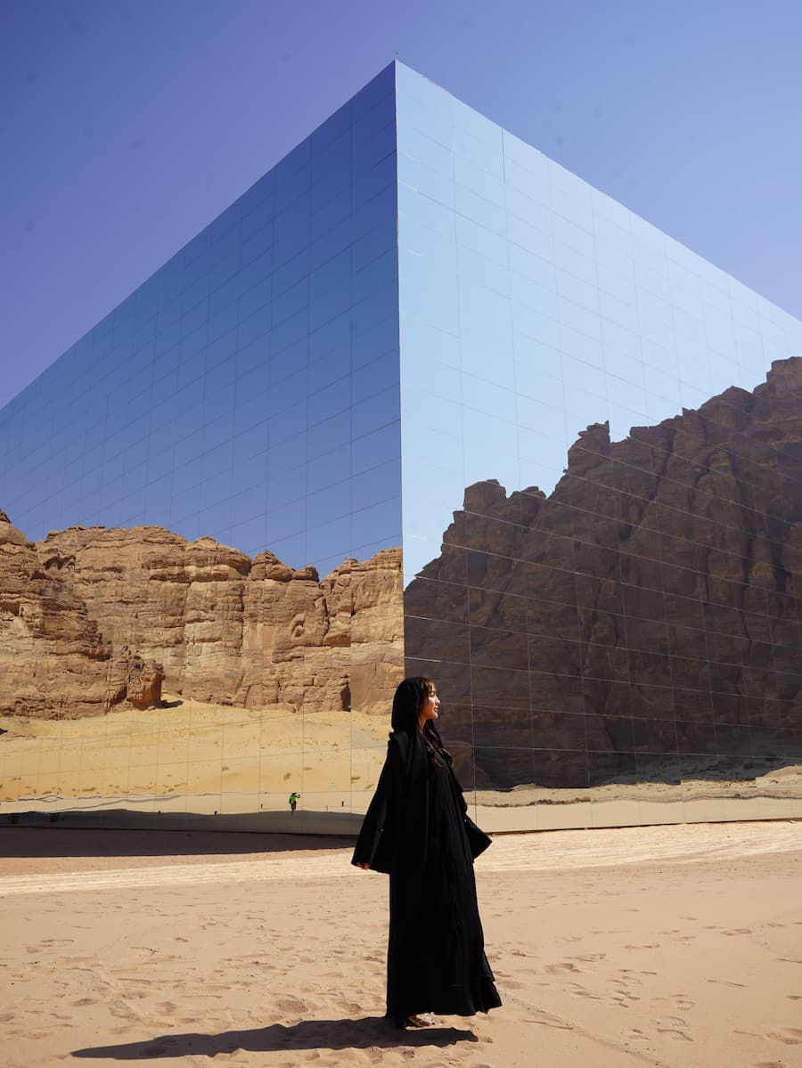 世界最大の鏡張り建築Maraya1